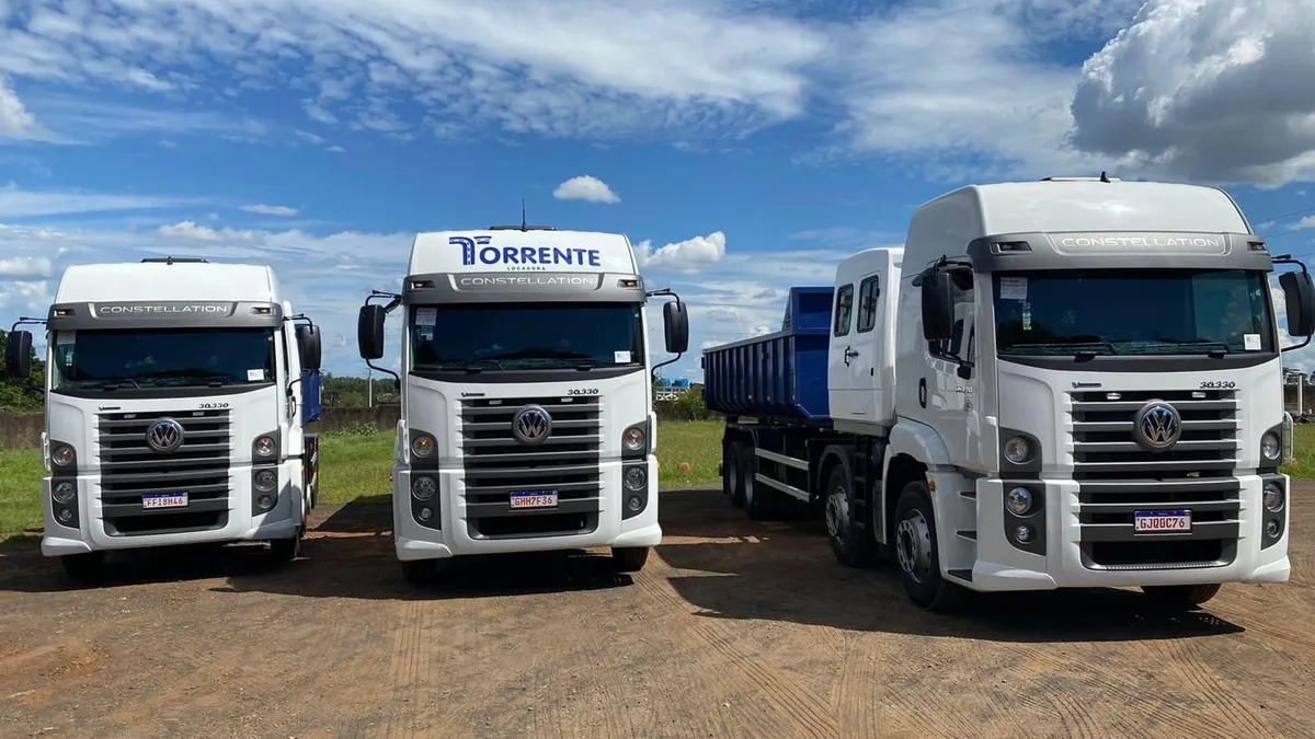 Caminhão VW Constellation 30-330 da frota Torrente em operação